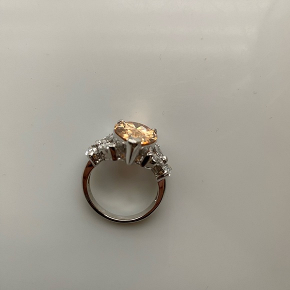 Fashion Gem/diamond look ring - Picture 4 of 5